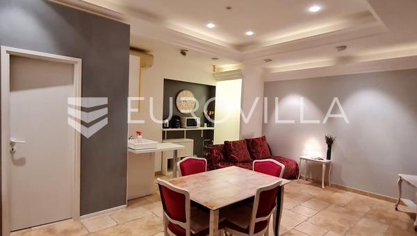 Karlovac, Merkez, 50 m² daire, harika bir konumda yenilenmiş.