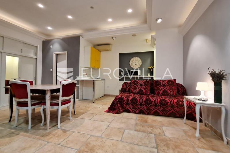 Karlovac, Center, apartment 50 m², renovated in a great location