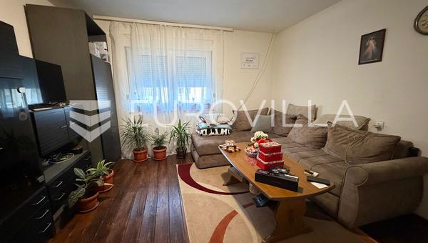 Đakovo, širi Centar, prizemnica s okućnicom