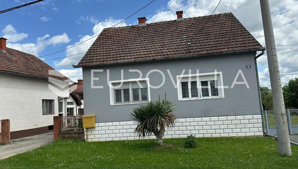 Novi Mihaljevci, obiteljska kuća sa pomoćnom zgradom i prekrasnim dvorištem