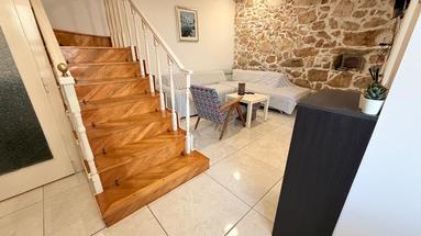 Novi Vinodolski, three-bedroom house/apartment of 85 m² with a terrace, 250 m from the sea.