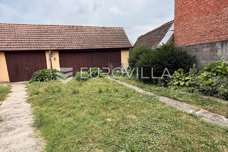 Vinkovci, Centrum, Huis van 211 m² op 740 m² Grond - 2
