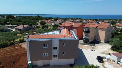 Isztria, Peroj, modern apartman garázzsal és közvetlen tengeri kilátással