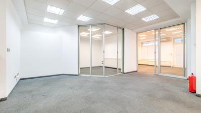 Zagreb, Trešnjevka sjever, poslovni prostor / ulični lokal 150 m² u prizemlju stambene zgrade