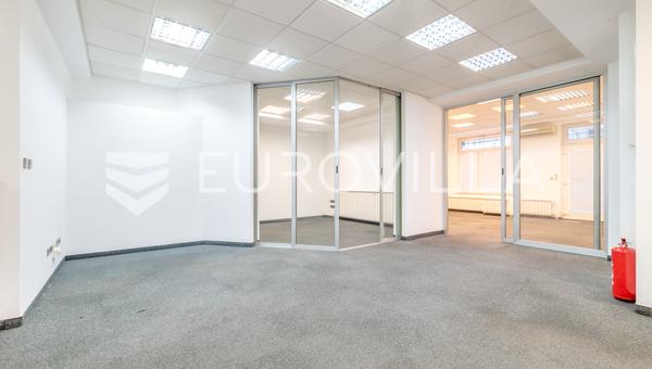 Zagreb, Trešnjevka sjever, poslovni prostor / ulični lokal 150 m² u prizemlju stambene zgrade
