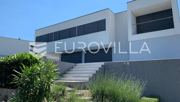 Krk, lyxvilla om 260m2 på en tomt om 885m2