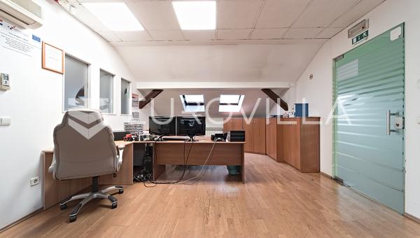 Osijek, centro de la ciudad, EN VENTA, espacio de oficina completamente amueblado, 154 m².