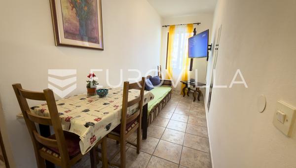Krk, EN ALQUILER, apartamento amueblado de 40 m² con lavandería
