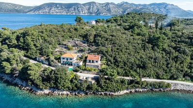 Otok Korčula, Račišće, građevinsko zemljište, prvi red do mora