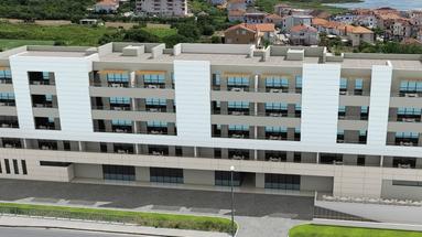 Trogir, kolmen makuuhuoneen huoneisto 92,9 m² toisessa kerroksessa merinäköalalla.