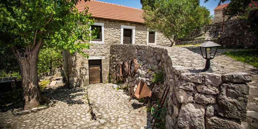 Investicije u ruralni luksuz - zašto su kuće s velikim okućnicama sve traženije?