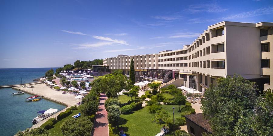 D.G. COMMERCE